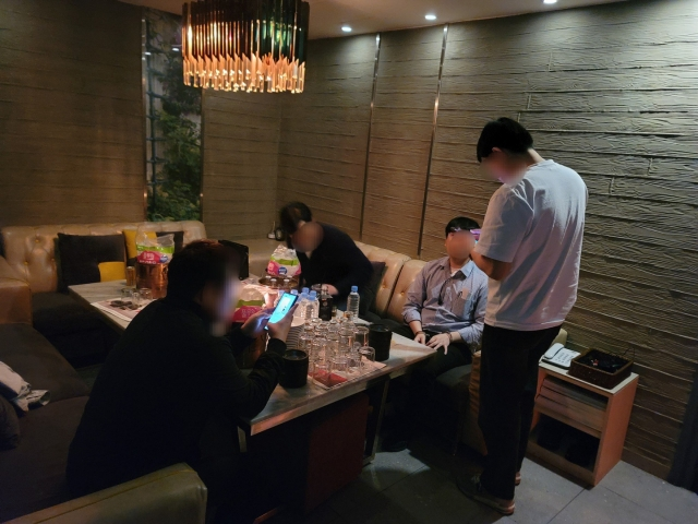 마약 거래가 이뤄진 서울 강남구 한 유흥업소 내부 사진 (강남경찰서 제공)