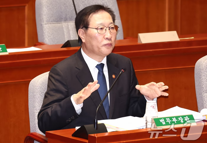 박성재 법무부 장관이 13일 오전 서울 여의도 국회에서 열린 예산결산특별위원회 전체회의에서 의원 질의에 답변하고 있다. 2024.11.13/뉴스1 