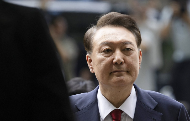  12·3 비상계엄과 관련해 특검의 수사를 받는 윤석열 전 대통령이 9일 서울 서초구 서울중앙지법에서 열린 영장실질심사에 출석하고 있다. / 연합뉴스