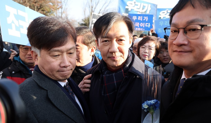 <strong>서울구치소 향하는 조국 전 대표 / 연합뉴스</strong>