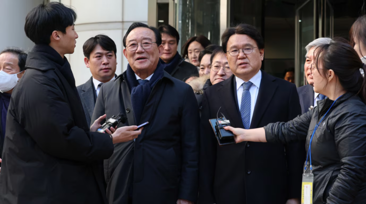 송철호 전 울산시장(왼쪽)과 황운하 조국혁신당 의원. / 뉴스1