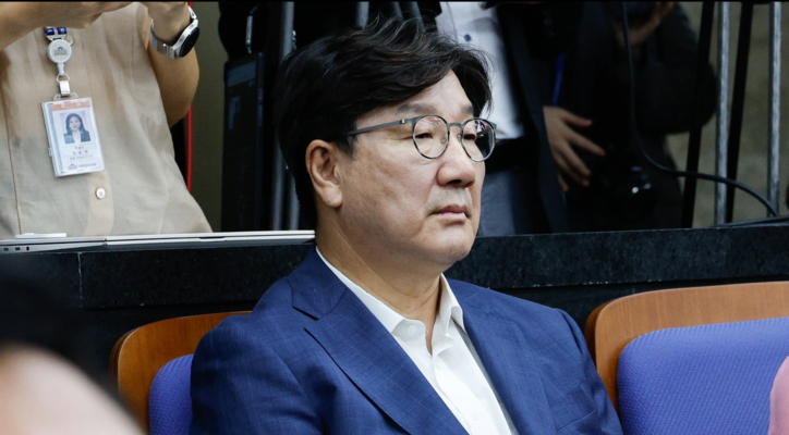 권성동 국민의힘 의원이 21일 서울 여의도 국회에서 열린 의원총회에 자리하고 있다. / 뉴스1