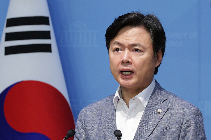 김현정 더불어민주당 원내대변인이 7일 오전 서울 여의도 국회 소통관에서 관봉권 띠지 분실 의혹 관련 브리핑을 하고 있다. / 뉴스1