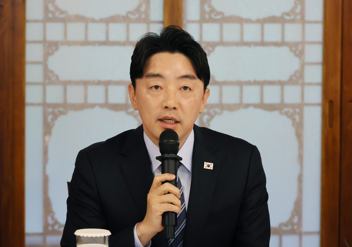 <strong>고위당정협의회서 발언하는 강훈식 비서실장 / 연합뉴스</strong>