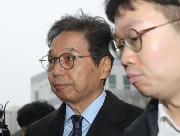 박영우 대유위니아 그룹 회장이 19일 오전 경기 성남시 수정구 수원지방법원 성남지원에서 구속 전 피의자심문(영장실질심사)을 받기 위해 법정으로 향하고 있다. 2024.2.19/뉴스1