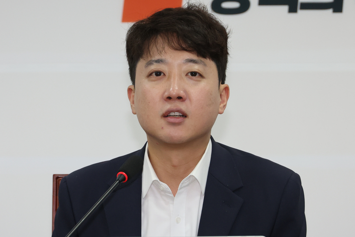 <strong>최고위 발언하는 이준석 대표 / 연합뉴스</strong>