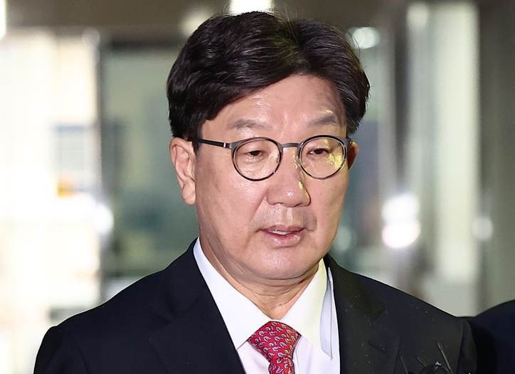 16일 서울 서초구 서울중앙지법에서 열린 구속 전 피의자 심문을 마친 권성동 국민의힘 의원이 서울구치소로 향하고 있다. /연합뉴스