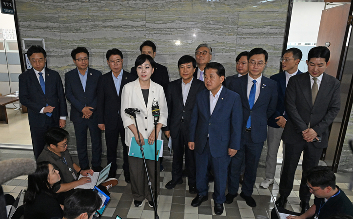 <strong>더불어민주당, 전담재판부 설치에 관한 법률안 제출 / 연합뉴스</strong>