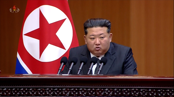 김정은 북한 국무위원장이 지난 21일 최고인민회의에서 조선반도와 주변의 정세추이를 엄정히 분석하며 공화국정부의 원칙적인 대미·대한 입장을 천명했다고 조선중앙TV가 22일 보도했다. /조선중앙TV 화면