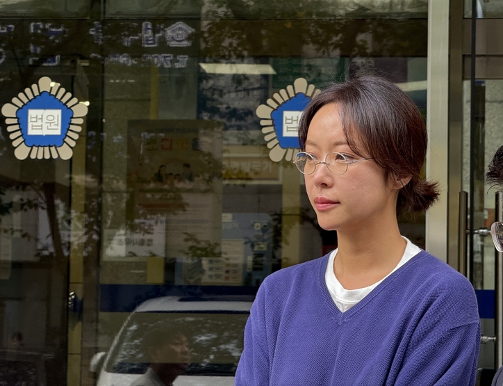 <strong>법원 나오는 황정음 / 연합뉴스</strong>