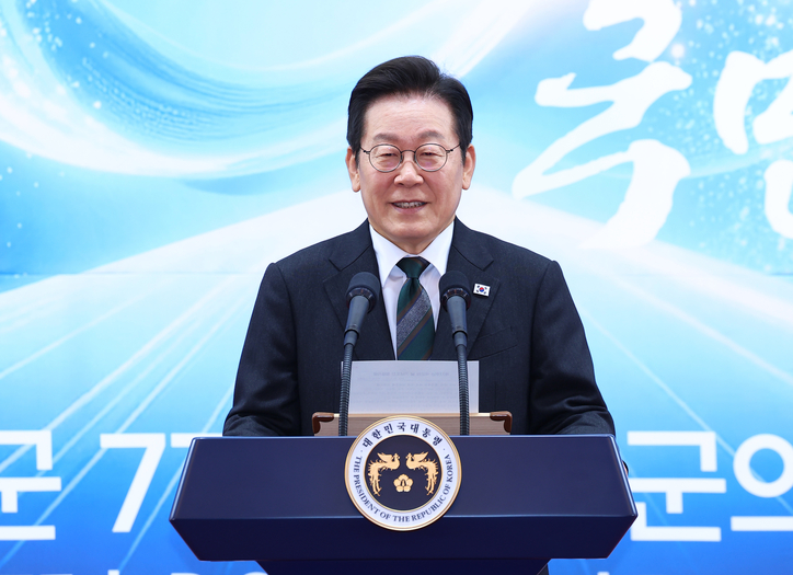 이재명 대통령이 1일 충남 계룡대에서 열린 건군 77주년 국군의 날 기념 오찬에서 축사하고 있다. /연합뉴스