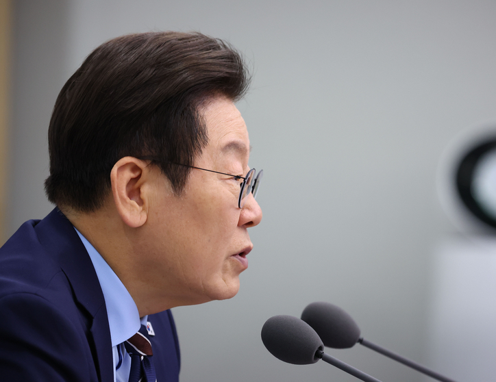<strong>수석보좌관회의 주재하는 이재명 대통령 / 연합뉴스</strong>