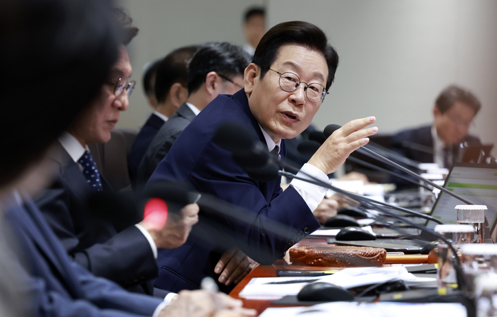 이재명 대통령이 14일 서울 용산 대통령실 청사에서 열린 국무회의에서 발언하고 있다. /연합뉴스