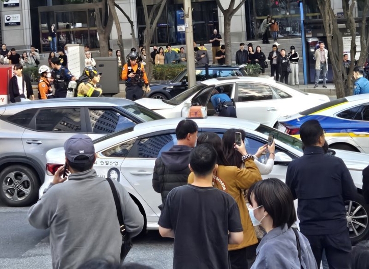 지난해 11월 2일 오후 1시 42분쯤 서울 강남구 역삼동 국기원입구 사거리에서 8중 추돌 사고가 발생했다. /연합뉴스