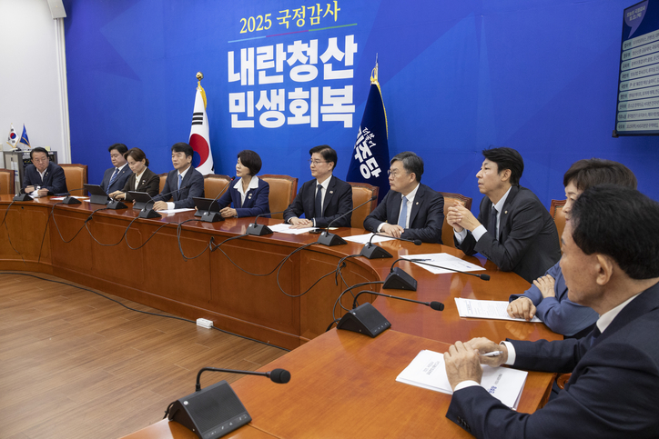 23일 국회에서 더불어민주당 국정감사 대책 회의가 진행되고 있다. /연합뉴스