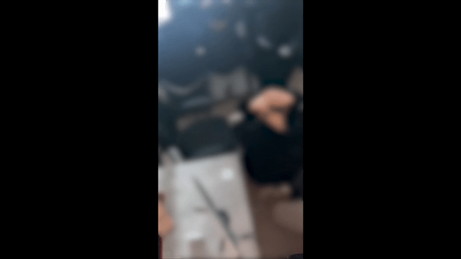 <strong>강도범행 당시 폭행 장면</strong>