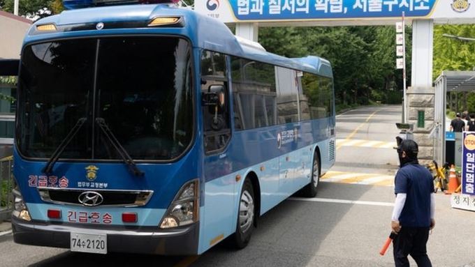 윤 전 대통령 ‘수발 전담팀’ 의혹…서울구치소 근무일지 52일간 누락