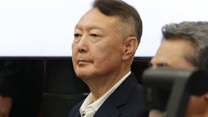 尹, 연이은 불출석에 특검 “구인영장 요청”…법원 “궐석재판 검토”